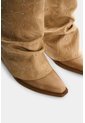Bota Yana En Cuero Con Taches Para Mujer Bota Yana En Cuero Con Taches Para Mujer Arena 40 VÉLEZ de Vélez