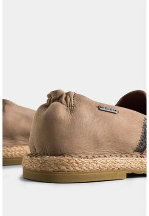 Mocasines De Cuero Para Mujer Detalle Millaré Lateral Mocasines De Cuero Para Mujer Detalle Millaré Lateral Arena 39 VÉLEZ