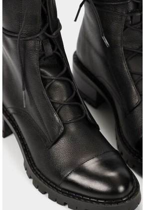 Botines Militar Paramo De Cuero Para Mujer Cordones Negro Botines Militar Paramo De Cuero Para Mujer Cordones Negro 40 VÉLEZ