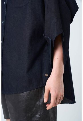 Camisa Vega Para Mujer Efecto Encerado Camisa Vega Para Mujer Efecto Encerado Azul Oscuro XL VÉLEZ