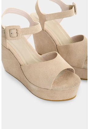 Sandalia Plataforma En Cuero Gamuzado Para Mujer Muna Sandalia Plataforma En Cuero Gamuzado Para Mujer Muna Crema 40 VÉLEZ