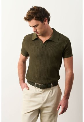 Polo Manga Corta Draco 2.0 Tejida Para Hombre Texturizada Polo Manga Corta Draco 2.0 Tejida Para Hombre Texturizada Verde Oliva M VÉLEZ