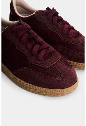 Tenis En Cuero Gamuzado Para Mujer Duna Tenis En Cuero Gamuzado Para Mujer Duna Vinotinto 38 VÉLEZ