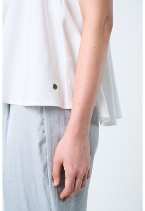 Camisa Canes Fit Holgado Para Mujer Detalle Trenzado Camisa Canes Fit Holgado Para Mujer Detalle Trenzado Crema S VÉLEZ