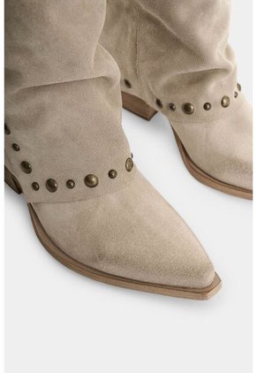 Bota En Gamuza Para Mujer Maguey Bota En Gamuza Para Mujer Maguey Arena 40 VÉLEZ