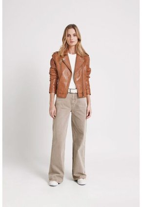 Chaqueta Biker Natura De Cuero Para Mujer Semi Ajustada Chaqueta Biker Natura De Cuero Para Mujer Semi Ajustada Miel S VÉLEZ