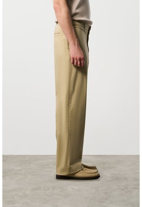 Pantalón Relaxed Fit Para Hombre Vega Pantalón Relaxed Fit Para Hombre Vega Kaky 28 VÉLEZ
