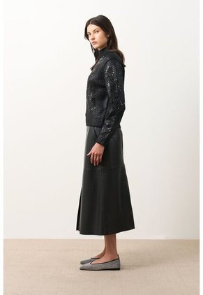 Sweater Tejido De Cuello Alto Para Mujer Nacarina Sweater Tejido De Cuello Alto Para Mujer Nacarina Negro S VÉLEZ