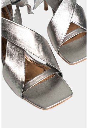 Sandalia Tacón Nucifera De Cuero Para Mujer Straps Sandalia Tacón Nucifera De Cuero Para Mujer Straps Plata 40 VÉLEZ