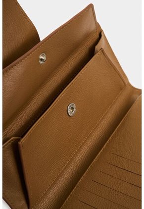 Billetera Porta Chequera De Cuero Para Mujer Extravaganza Billetera Porta Chequera De Cuero Para Mujer Extravaganza Miel VÉLEZ