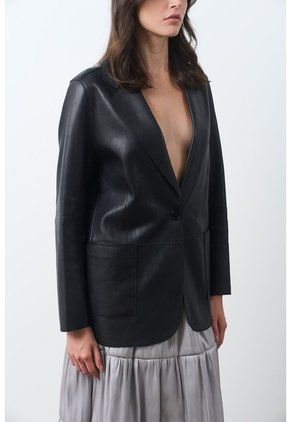 Blazer Astromelia En Cuero Ovino Para Mujer Silueta Recta Blazer Astromelia En Cuero Ovino Para Mujer Silueta Recta Negro XL VÉLEZ
