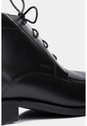 Botas Office De Cuero Para Hombre Cortes Básicos Negro Botas Office De Cuero Para Hombre Cortes Básicos Negro 43 VÉLEZ