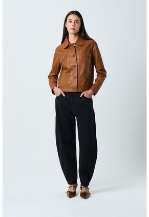 Chaqueta Kalahari De Cuero Para Mujer Silueta Trucker Chaqueta Kalahari De Cuero Para Mujer Silueta Trucker Miel S VÉLEZ