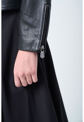 Chaqueta Biker Island De Cuero Para Mujer Fit Ajustado Chaqueta Biker Island De Cuero Para Mujer Fit Ajustado Negro L VÉLEZ