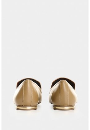 Mocasín En Cuero Para Mujer Ocaso Mocasín En Cuero Para Mujer Ocaso Tabaco 37 VÉLEZ