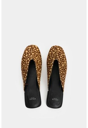 Baleta En Cuero Pelo Print Venado Para Mujer Tipo Mule Baleta En Cuero Pelo Print Venado Para Mujer Tipo Mule Miel 35 VÉLEZ