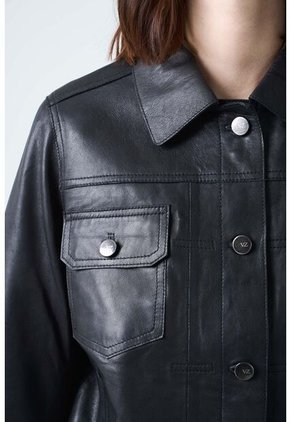 Chaqueta Kalaha De Cuero Para Mujer Silueta Trucker Chaqueta Kalaha De Cuero Para Mujer Silueta Trucker Negro M VÉLEZ