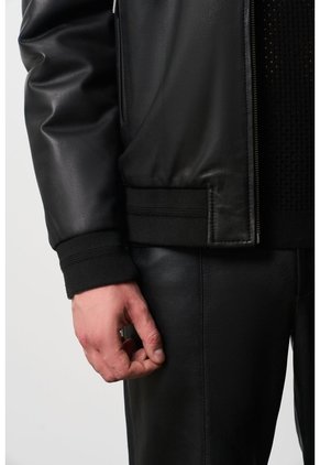 Chaqueta Clásica Doble Faz De Cuero Para Hombre Luminia Chaqueta Clásica Doble Faz De Cuero Para Hombre Luminia Negro M VÉLEZ
