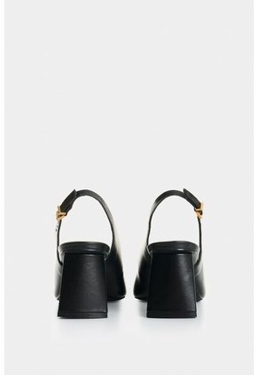 Tacones Cerrados San Joaquin De Cuero Para Mujer Detalle Contraste Tacones Cerrados San Joaquin De Cuero Para Mujer Detalle Contraste Negro 34 VÉLEZ