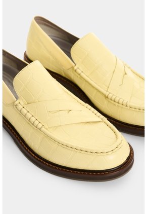 Mocasines En Cuero Croco Para Mujer Mocasines En Cuero Croco Para Mujer Amarillo 38 VÉLEZ