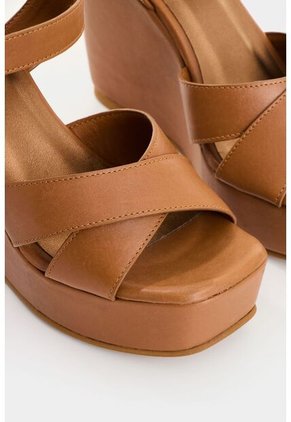 Sandalia Plataforma De Cuero Para Mujer Luzia Sandalia Plataforma De Cuero Para Mujer Luzia Miel 37 VÉLEZ