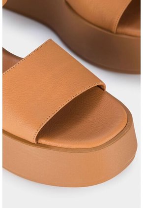 Sandalias Plataforma Milán Para Mujer De Cuero Con Brillo Natural Sandalias Plataforma Milán Para Mujer De Cuero Con Brillo Natural Miel 35 Vélez