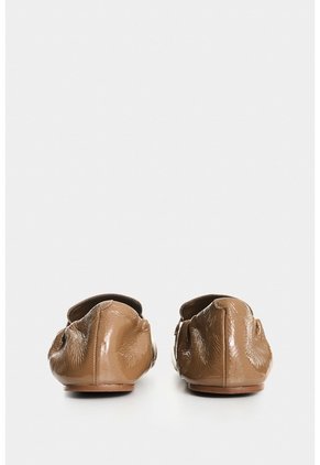 Mocasín En Cuero Efecto Charol Para Mujer Luana Mocasín En Cuero Efecto Charol Para Mujer Luana Tabaco 40 VÉLEZ