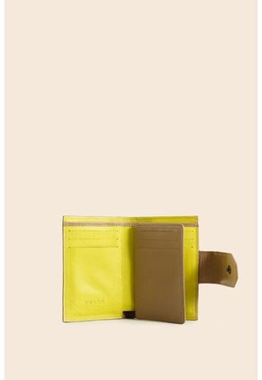 Billetera Taupe De Cuero Para Mujer Detalle Metálico Billetera Taupe De Cuero Para Mujer Detalle Metálico Arena Vélez