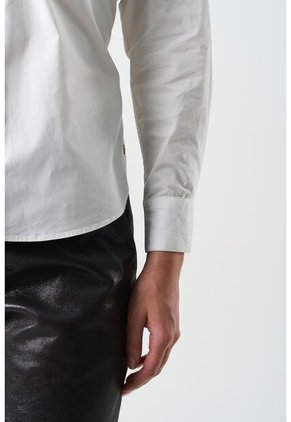 Camisa Manga Larga Basic En Tejido Plano Para Mujer Detalle Millaré Camisa Manga Larga Basic En Tejido Plano Para Mujer Detalle Millaré Blanco L VÉLEZ