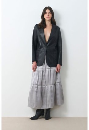 Blazer Astromelia En Cuero Ovino Para Mujer Silueta Recta Blazer Astromelia En Cuero Ovino Para Mujer Silueta Recta Negro M VÉLEZ