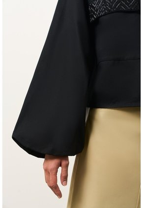 Chaqueta Senda Trucker Para Mujer Oversized Chaqueta Senda Trucker Para Mujer Oversized Negro XXL VÉLEZ