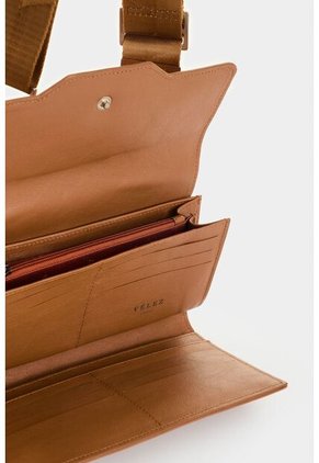 Billetera Porta Chequera De Cuero Para Mujer Damasco 2 Billetera Porta Chequera De Cuero Para Mujer Damasco 2 Miel VÉLEZ