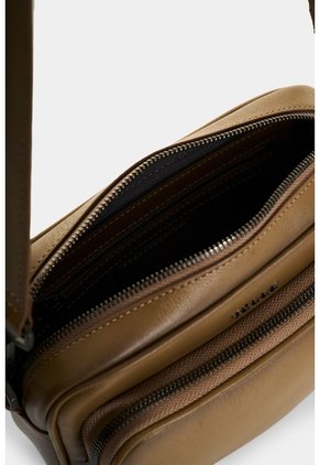 Manos Libres Kansas 2 De Cuero Para Hombre Slim Manos Libres Kansas 2 De Cuero Para Hombre Slim Tabaco VÉLEZ
