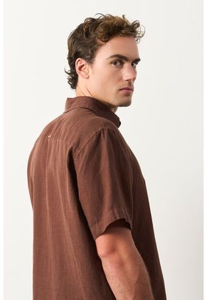 Camisa Manga Corta Semi Fitted Para Hombre Sevilla Camisa Manga Corta Semi Fitted Para Hombre Sevilla Cafe XL VÉLEZ