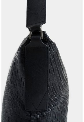 Shopping Delta De Cuero Para Mujer Grabado Ondas Shopping Delta De Cuero Para Mujer Grabado Ondas Negro VÉLEZ