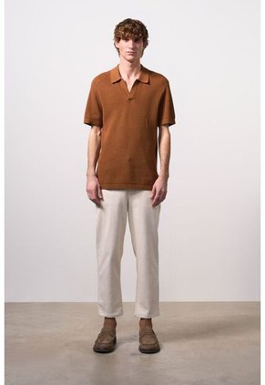 Polo Manga Corta Tejida Para Hombre Dunas Polo Manga Corta Tejida Para Hombre Dunas Miel S VÉLEZ