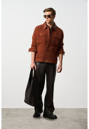 Chaqueta Aron En Gamuza Para Hombre Detalle Cuero Chaqueta Aron En Gamuza Para Hombre Detalle Cuero Naranja S VÉLEZ