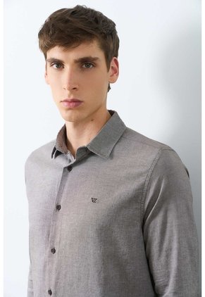 Camisa Oxford Manga Larga Calagua Para Hombre Semifitted Camisa Oxford Manga Larga Calagua Para Hombre Semifitted Tabaco XS VÉLEZ