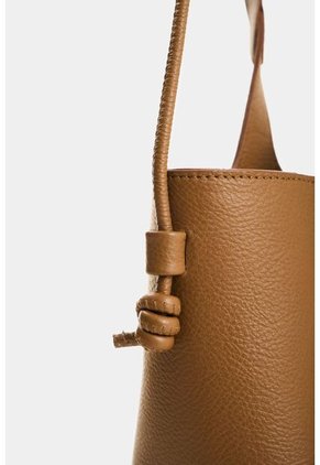 Bowling Ailana En Cuero Para Mujer Bowling Ailana En Cuero Para Mujer Miel VÉLEZ