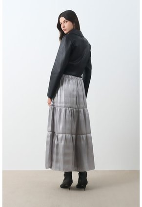 Blazer Astromelia En Cuero Ovino Para Mujer Silueta Recta Blazer Astromelia En Cuero Ovino Para Mujer Silueta Recta Negro L VÉLEZ