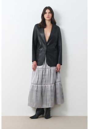 Blazer Astromelia En Cuero Ovino Para Mujer Silueta Recta Blazer Astromelia En Cuero Ovino Para Mujer Silueta Recta Negro L VÉLEZ