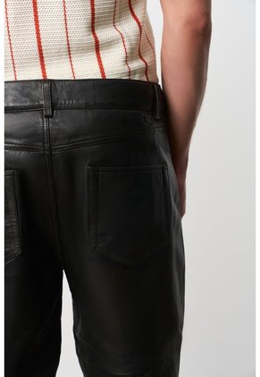 Pantalón Semi Fitted De Cuero Para Hombre Sole Pantalón Semi Fitted De Cuero Para Hombre Sole Negro 30 VÉLEZ