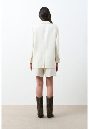 Blazer En Tejido Plano Para Mujer Tika Blazer En Tejido Plano Para Mujer Tika Crema S VÉLEZ