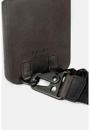 Case Iphone Bee De Cuero Para Mujer Cargadera Reata Negro