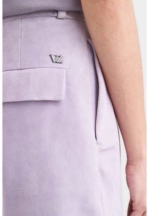 Short Ciboria De Cuero Gamuza Para Mujer Tiro Alto Short Ciboria De Cuero Gamuza Para Mujer Tiro Alto Lila 05 VÉLEZ