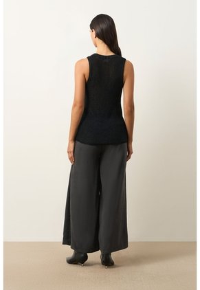 Camiseta Tejida Para Mujer Efecto Metalizado Lúrex Camiseta Tejida Para Mujer Efecto Metalizado Lúrex Negro Perlado M VÉLEZ