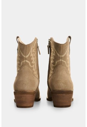 Botín Texano En Cuero Carnaza Para Mujer Basic Botín Texano En Cuero Carnaza Para Mujer Basic Tabaco 41 VÉLEZ