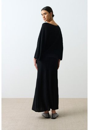 Camiseta Maxi Tejida Para Mujer Efos Camiseta Maxi Tejida Para Mujer Efos Negro XS VÉLEZ