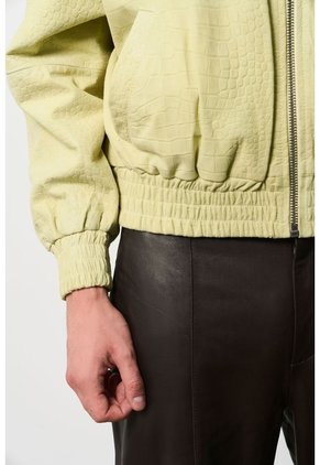 Chaqueta Bomber En Gamuza Croco Para Hombre Chaqueta Bomber En Gamuza Croco Para Hombre Amarillo L VÉLEZ