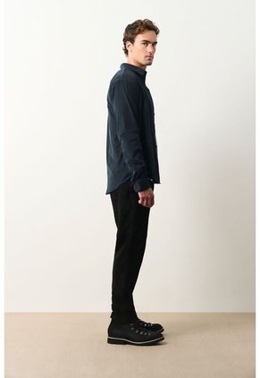 Camisa Manga Larga Bosa Para Hombre Semi Fitted Camisa Manga Larga Bosa Para Hombre Semi Fitted Azul Oscuro XXL VÉLEZ